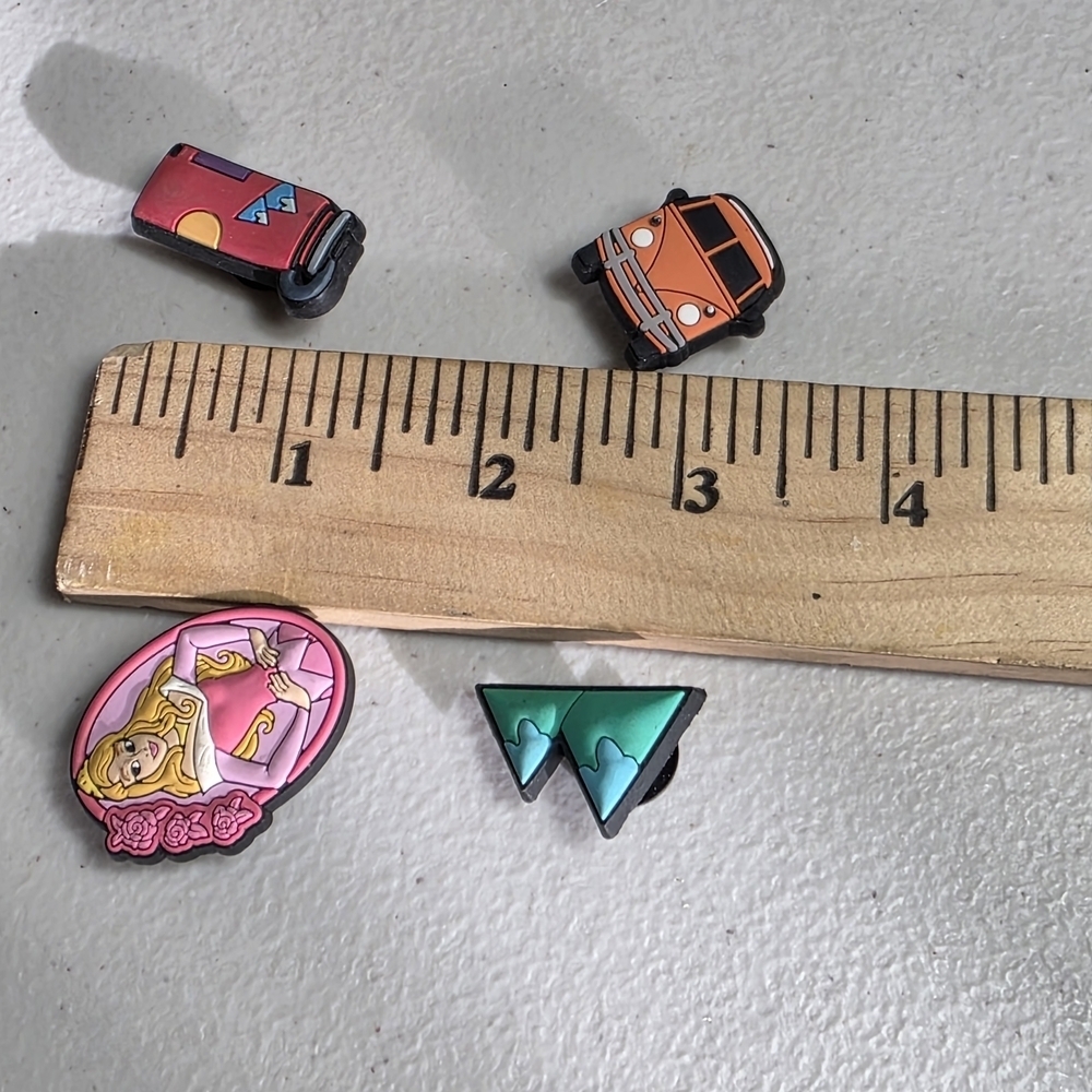 Set of Colorful Enamel Pins Crocs - Picture 4 of 4